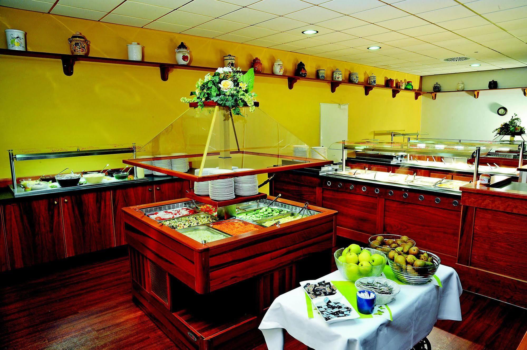 Dorf Wangerland Hotel Schillig Bagian luar foto